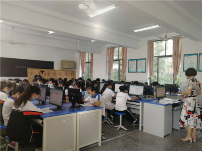 東一教師展風(fēng)采 學(xué)科比武促提升——東升一中“學(xué)科大比武”活動(dòng)系列報(bào)道